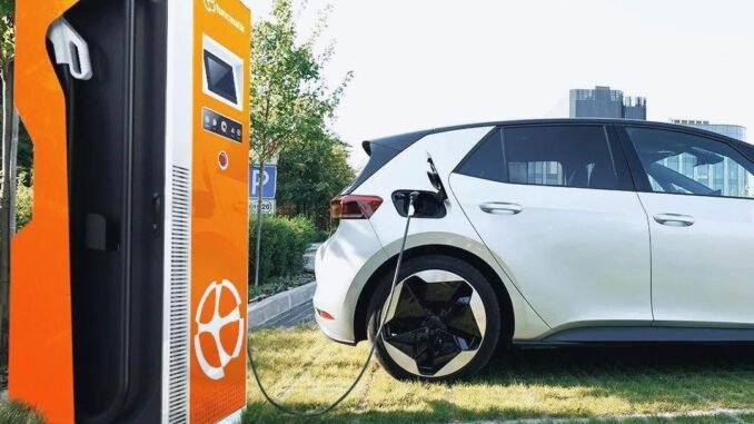 Massive Erhöhung der E-Auto-Ladegebühren - BlauAutonom