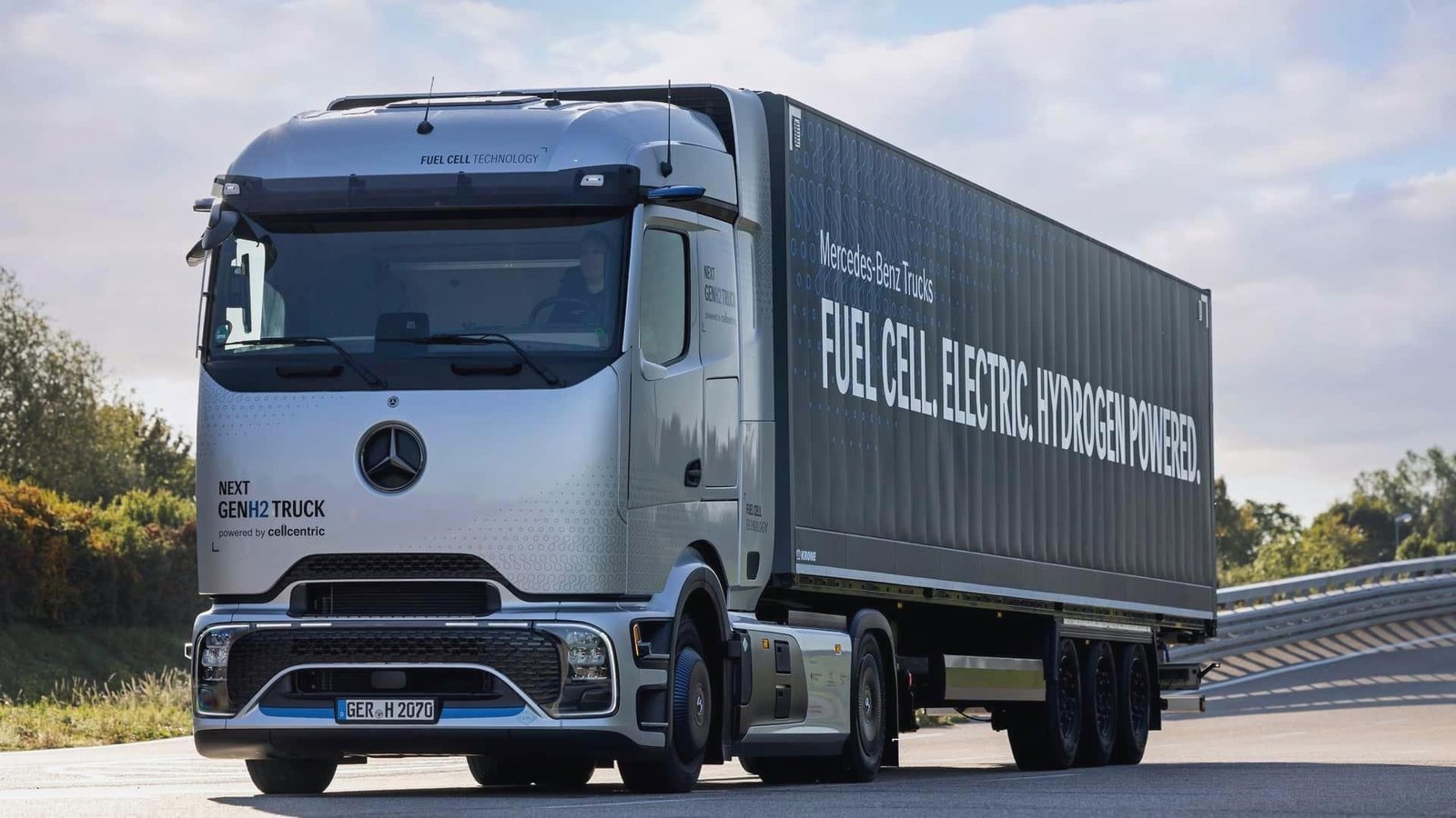 Mercedes Wasserstoff-Lkw im Einsatz - BlauAutonom