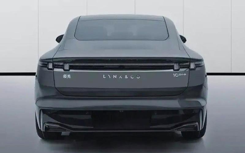 Chinas starke Elektro-Limousine mit 912 PS - BlauAutonom