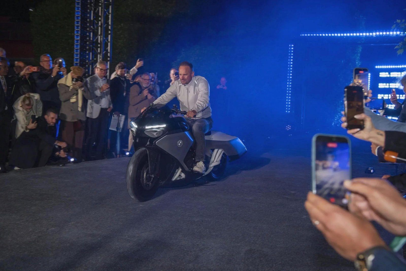 BMW Vision K18: Neue Motorrad-Generation - BlauAutonom